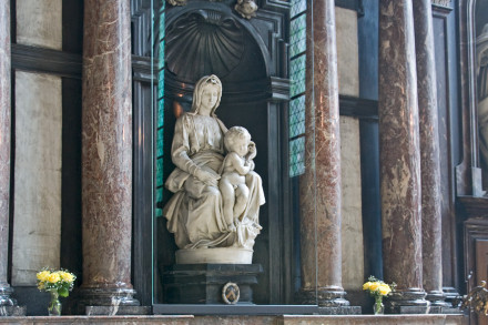 madonna s rebenkom 440x293 Церковь Святого Жиля в Брюгге